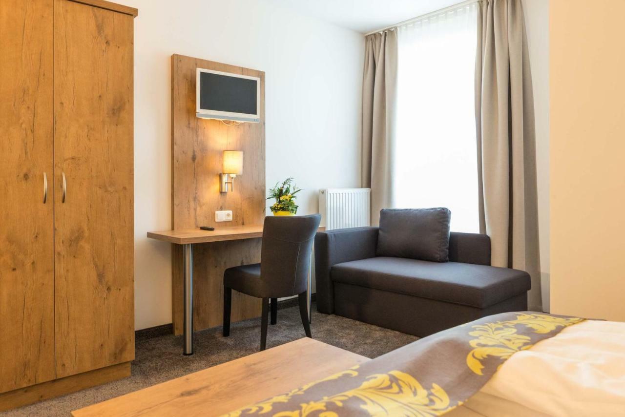 Hotel Haunstetter Hof Augsburg Bagian luar foto